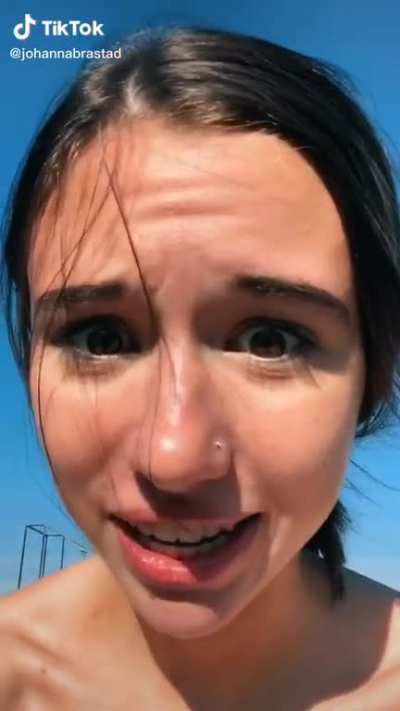 She’s butt ass nakey in public 🥴🥴🥴😍😍😍