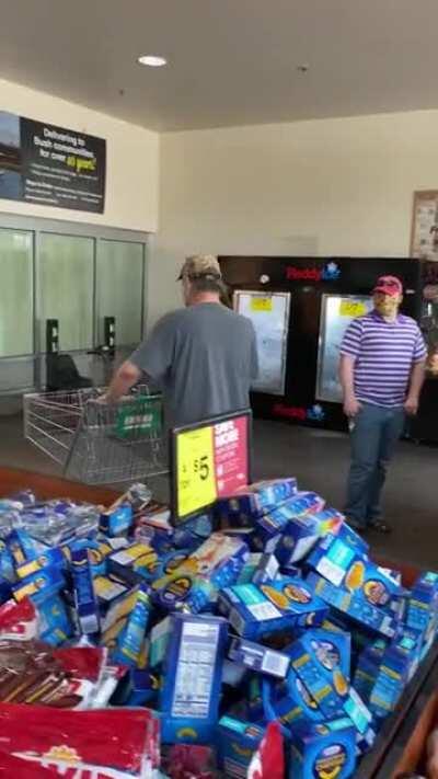 Male Karen doesn’t want to wear a mask!