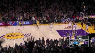 [Highlight] LeBron James is now the scoring King in the NBA