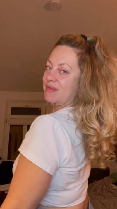 💫 Before bed… a little hair play never hurts 🌙