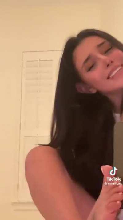 Put the toes on the phone