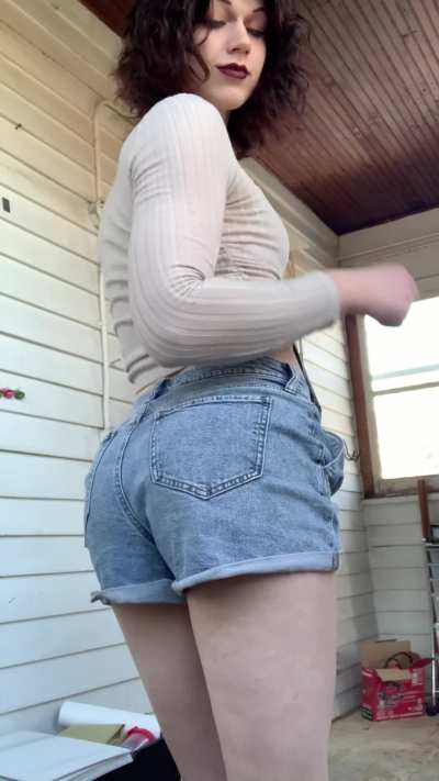 Do I look good enough to fuck? I promise I taste good 💦