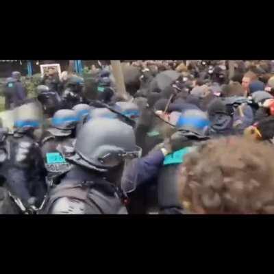 Stand with the French protestors fighting for Freedom!