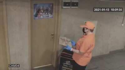 Pizza delivery to the circus