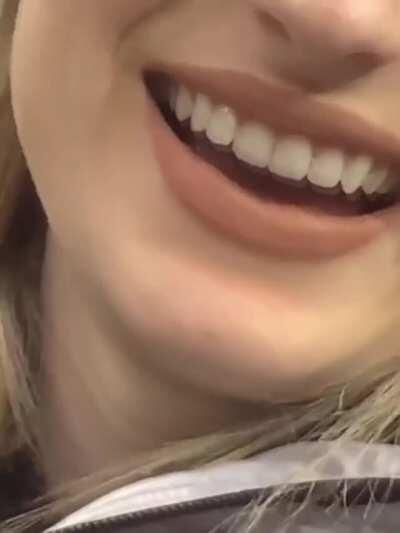 Sophie Turner showing you exactly where she wants it