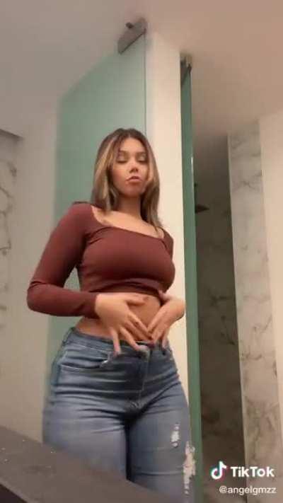 new tiktok showing off her fat ass