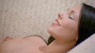 Hyapatia Lee - The Young Like It Hot (1983)