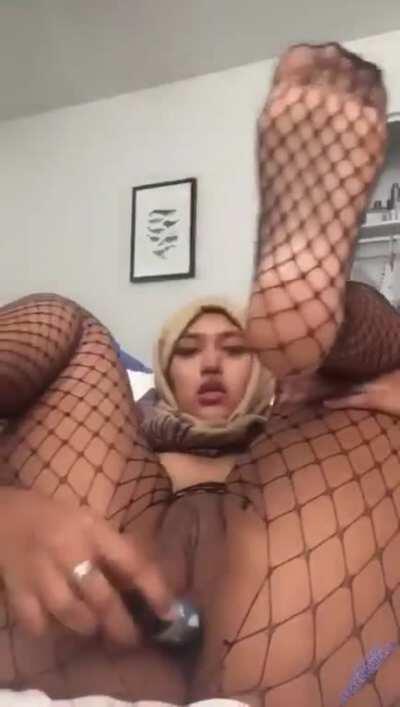 Muslim girl folder includes videos and nudes 10USD(dm me for proof)