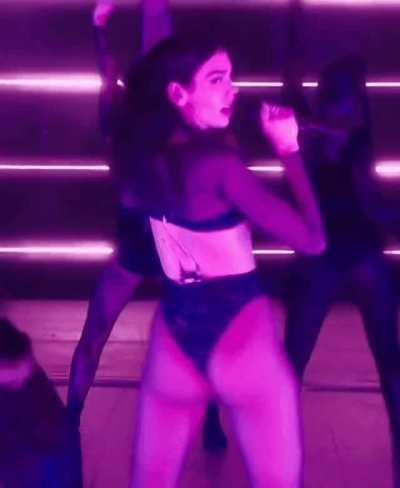 Dua's incredible shaking ass💦💦