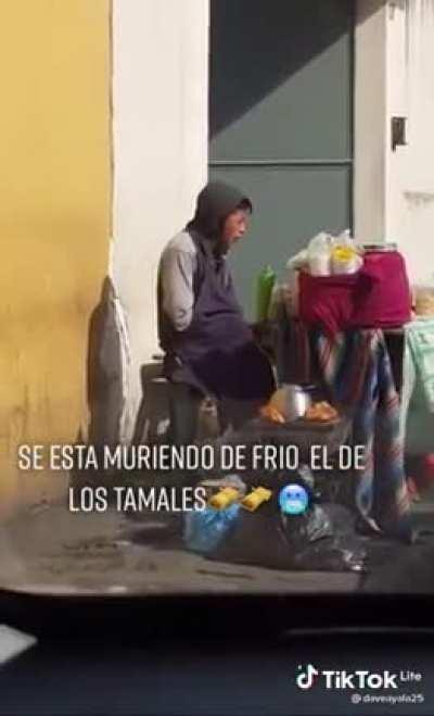 Que alguien lo ayude 😭😭