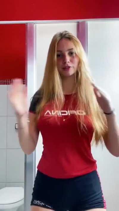 Mari Neves (@mariii.nevess)