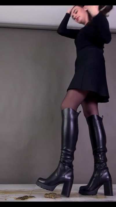 Crush Goddess Lena - Bug Crushed