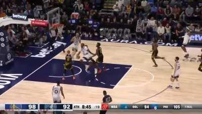 [Highlight] D'Angelo Russell scores 14 consecutive points in 3 minutes to spur a comeback run in the 4th quarter