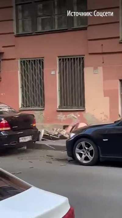 WCGW fighting on balcony (Russia)