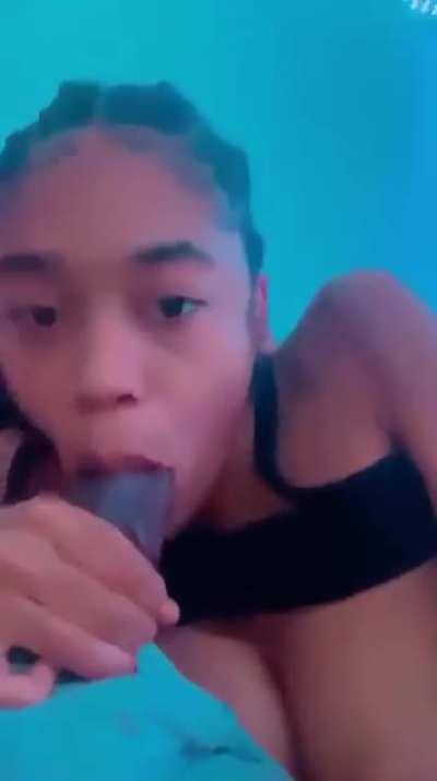 This smooch dessy love sucking dick look at her go!!!