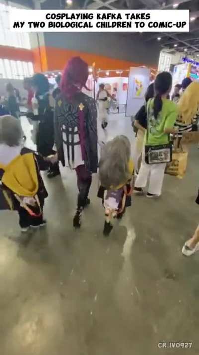 Cosplaying Kafka takes my two biological children to comic-up
