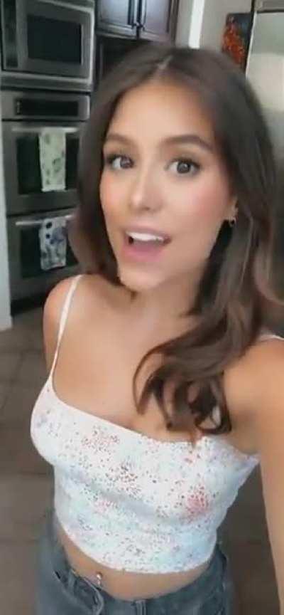 So beautiful and cute 😍