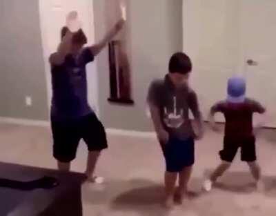 Moderators of r/gayspiderbrothel when the subreddit grew 5k members in the last 48 hours