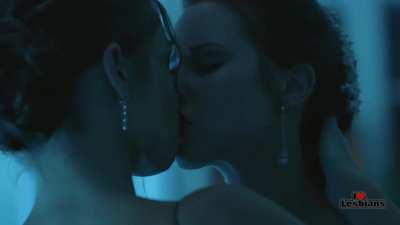 Lili Simmons & Hannah Emily Anderson (The Purge - s01e02 & s01e03) *NO MUSIC*