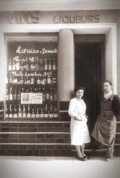 I animated this picture of my grand parents, proud owners of a liquor store in Southern France (late 50s).
