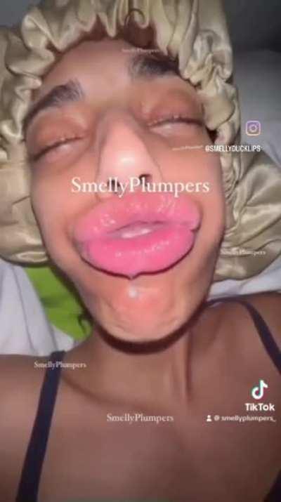 Busty💦 Upper Lip Smelling👄