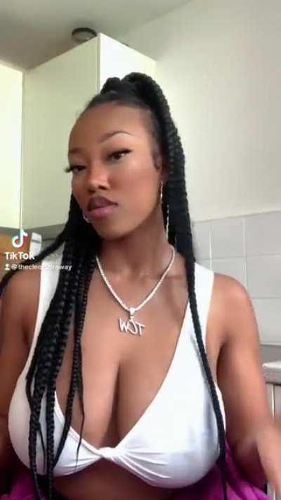 Cleopatra (@thecleopatraway)