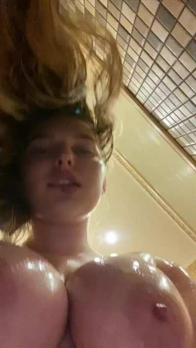 My wet boobs 4 u💋