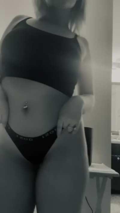 🆓FREE SUBSCRIPTION🆓 💋daddy’s naughty little slut made his cock 🍆hard with this strip-tease. Wondering how she made it up to him? Click the link in the comments⬇️to find what you’re looking for. 🗣HINT: when you’ve reached the crotchless lingerie content, y