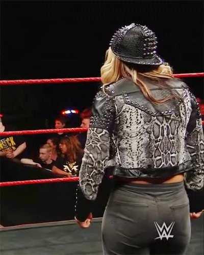 Sexy Huge Ass In Black Jeans 😍😍😍 😛😛😛 🤤🤤🤤