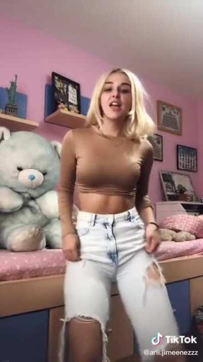 What would you do to her🤤?