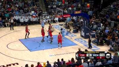 [Highlight] Ja Morant with the incredible finish