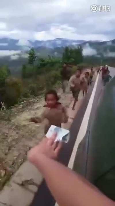 多善的女菩萨啊,用人民币电量山区儿童的体育梦,圆梦+扶贫了属于是😅