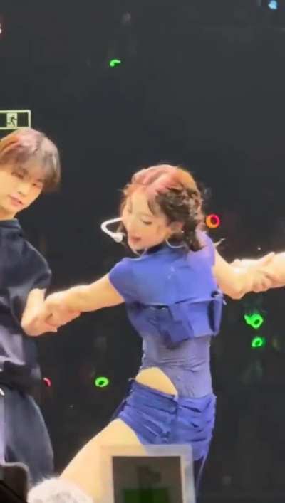 251102 Hot Girl Nayeon 💙