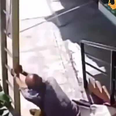 O veio puto com o cara que anda ele não, direitos iguais ?