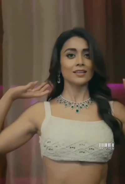 Shriya Saran pits show 
