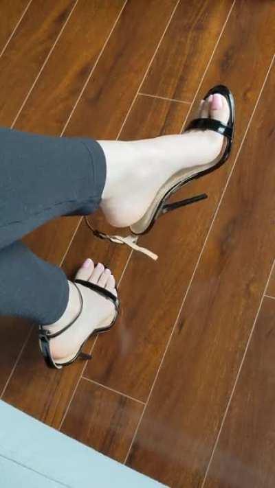 Say goodbye to the french pedi! What colour do you think I'll get next? 😇