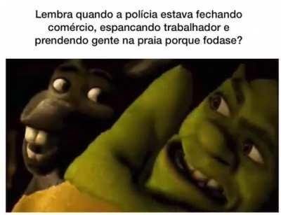 Teve até polícia prendendo boneco que estava sem máscara na praia