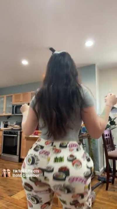 Iwait till she turn her back 🍑👀💦👌🏾