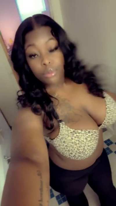 I would lick this BBW's body down and sniff her ass