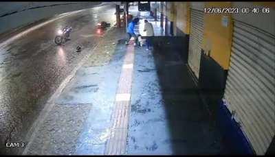 Robbers pick wrong guys to mess with (June 12, 2023)