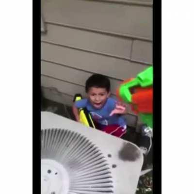 KiD gEts MuRDeRed bY HIs DaD
