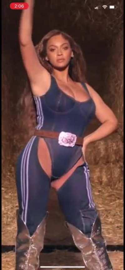 I still haven’t gotten over how sexy this was🥴 and she already has new content cumming 🤤