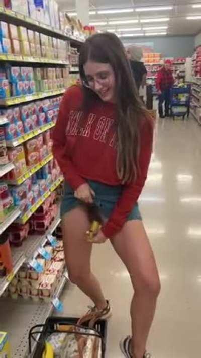 The grocery store dildos are the best [GIF]
