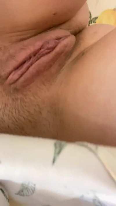 I love flashing my 19 years old pussy in public