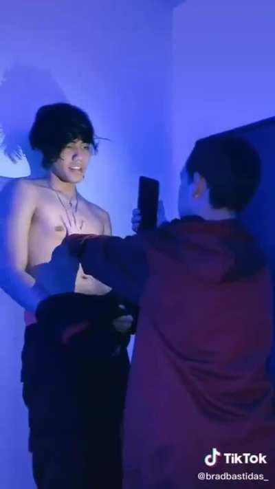 Originally posted on r/tiktokcringe that's his younger brother