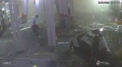 Car explodes at a gas station in Rio de Janeiro