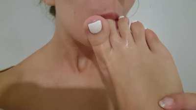 I am the best at sucking my own toes