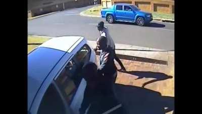 To car-jack this lady's Jeep in her driveway