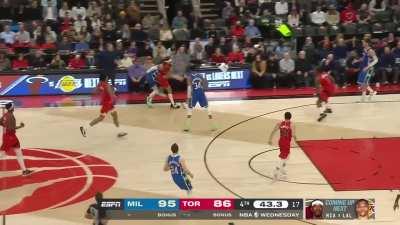 [Highlight] Crazy final minute of regulation in Bucks vs. Raptors, Raps erase a 16 point deficit to send it to OT