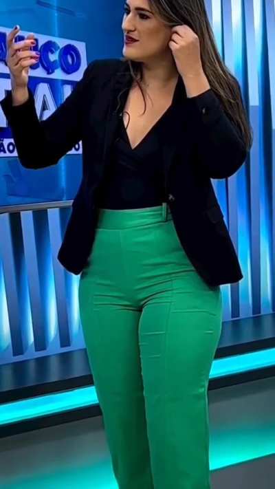 Marina Caixeta. Eu admiro bastante essa jornalista e amo muito ela!!!